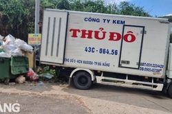 Bắt quả tang, tạm giữ một xe đông lạnh đổ trộm chất thải
