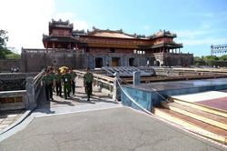Chính trị - Xã hội Pháp luật - Cuộc sống Kiểm tra an ninh trước giờ khai mạc Festival Huế 2022