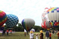 Du khách thích thú với lễ hội khinh khí cầu tại Cố đô Huế