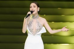 'Trò cưng' Tuyết Nga 'thăng hoa' trong đêm nhạc của cô giáo – ca sĩ Anh Thơ