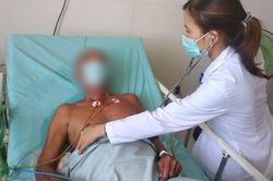 Ăn nhầm phân bón NPK, cụ ông 76 tuổi nhập viện nguy kịch