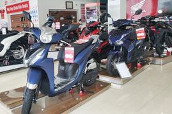 Giá xe máy Honda tăng bất thường