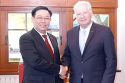 Chủ tịch Quốc hội Vương Đình Huệ tiếp Phó Chủ tịch Quốc hội Hungary Istvan Jakab