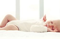 Khuyến cáo mới để hạn chế rủi ro cho giấc ngủ của trẻ