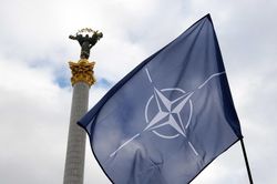 Ukraine sẽ không theo đuổi tư cách thành viên NATO
