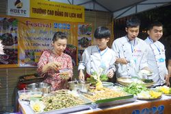 100 món ẩm thực đường phố ở Huế hấp dẫn du khách