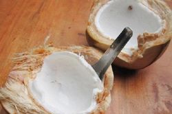 Nghệ An: Bé gái hơn 1 tuổi hóc cùi dừa, tử vong thương tâm