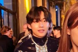 V BTS, Lisa Blackpink và Park Bo Gum sáng nhất show Celine ở Paris