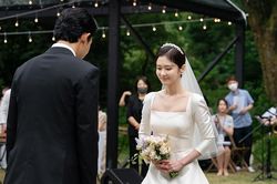 Mỹ nhân Jang Na Ra hạnh phúc lên xe hoa với hôn phu kém 6 tuổi