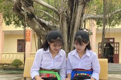 Cặp song sinh người Mường được kết nạp Đảng cùng một ngày