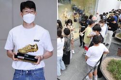 Người dân xếp hàng mua quần áo của Son Heung Min