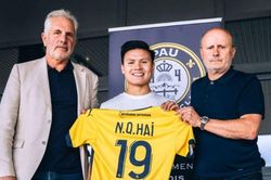 Quang Hải rạng rỡ trong ngày ra mắt Pau FC