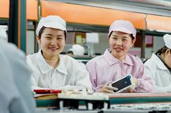iPhone 14 vào giai đoạn lắp ráp, Foxconn nâng thưởng hậu hĩnh cho công nhân