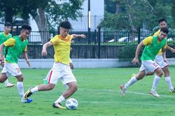 U19 Việt Nam hứng khởi luyện công chờ đấu Indonesia