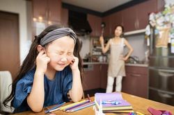 Điều gì xảy ra khi trẻ bị so sánh với 'con nhà người ta'?