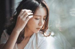 Hả hê cướp được chồng người, đêm tân hôn nghe cuộc điện thoại lạ tôi bẽ bàng gục ngã