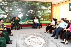 Lãnh đạo tỉnh tiếp Đại tướng Đỗ Bá Tỵ, nguyên Phó Chủ tịch Quốc hội