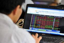 Bán mạnh cuối phiên, VN-Index giảm hơn 20 điểm