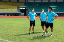 U19 Việt Nam tham quan sân thi đấu, nghe phổ biến về phòng chống tiêu cực trong bóng đá