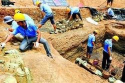 Mở cửa lăng mộ cổ, rùng mình phát hiện 20 quan tài... 'động đậy'