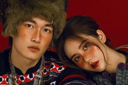 Huyền Lizzie và Đình Tú tung ảnh ngọt ngào như ảnh cưới