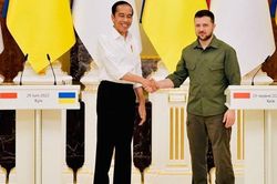 Lãnh đạo Indonesia-Ukraine hội đàm, Lysychansk bị tấn công dữ dội
