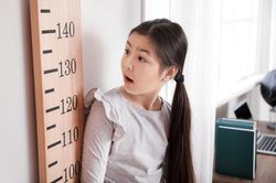 Dậy thì sớm ảnh hưởng tiêu cực đến bé gái thế nào?