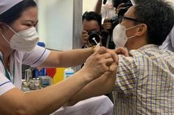 Phó Thủ tướng Vũ Đức Đam tiêm vaccine Covid-19 mũi 4