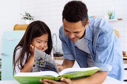 8 việc cha cần làm để nuôi dạy con gái tự tin, mạnh mẽ
