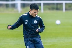 Quang Hải 'đá ma' ở Pau FC