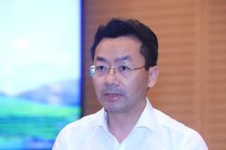 Hà Nội 'chờ' báo cáo việc diễn viên Hồng Đăng đi nước ngoài