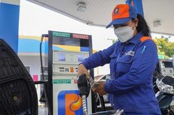 Giá xăng giảm nhẹ sau 7 lần tăng liên tiếp