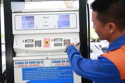Giá xăng dầu chính thức giảm giá sau 7 kỳ tăng liên tiếp