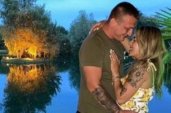 Đánh rơi nhẫn kim cương xuống hồ nước khi đang cầu hôn