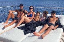 Ronaldo chi gần 30 triệu euro cho kỳ nghỉ hè sang chảnh ở Mallorca