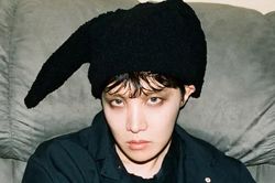 Bị trù flop, J-Hope BTS càn quét iTunes thế giới với 'More'