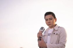 Con nuôi Hoài Linh lộ diện bên Đàm Vĩnh Hưng sau khoảng thời gian 'ở ẩn' phát tướng đến ngỡ ngàng