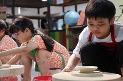 Làng gốm Bát Tràng là điểm đến hấp dẫn vào dịp Hè