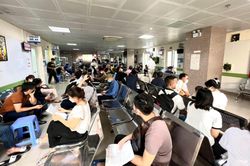 Nhiều người mắc bệnh da mùa đông ngay giữa mùa hè nắng nóng