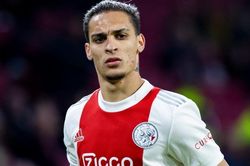 Bị Ajax hét giá, MU rút khỏi thương vụ Antony