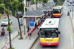Hà Nội: Doanh nghiệp xin bỏ khai thác 5 tuyến buýt do hết tiền