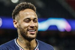 Neymar được kích hoạt điều khoản gia hạn, PSG méo mặt