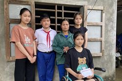Người mẹ nghèo nuôi 4 đứa con tật bệnh