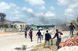 Hai nhóm côn đồ dùng hung khí tranh giành bảo kê xây dựng nhà