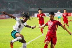 U19 Việt Nam tạm xếp chót cuộc đua 'tứ mã'