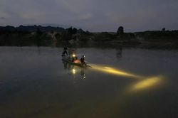 Ra sông tắm, 2 trẻ em mất tích