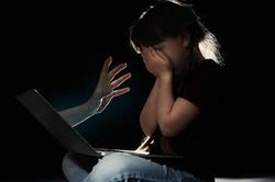 Làm gì để bảo vệ trẻ em trên không gian mạng?