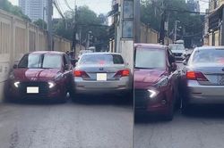 Thầy dạy lái xe chỉ cách thoát khỏi cảnh 'dê đen dê trắng' trên đường hẹp
