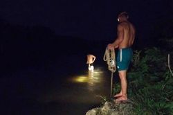 Vụ 2 trẻ mất tích trên sông Con, tìm thấy một thi thể