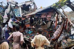 Tai nạn xe buýt nghiêm trọng tại Pakistan, hơn 30 người thương vong
